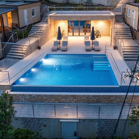 ホテル Boora Glamp Experience & Heated Infinity Pool セニ エクステリア 写真
